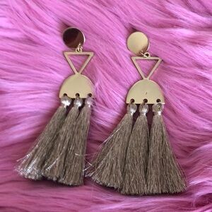 💛NWOT Geometric Gold Tassel Earrings with Triangle Design💛